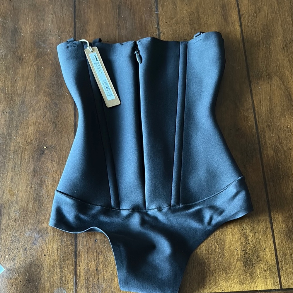 SKIMS Body waist cincher thong S